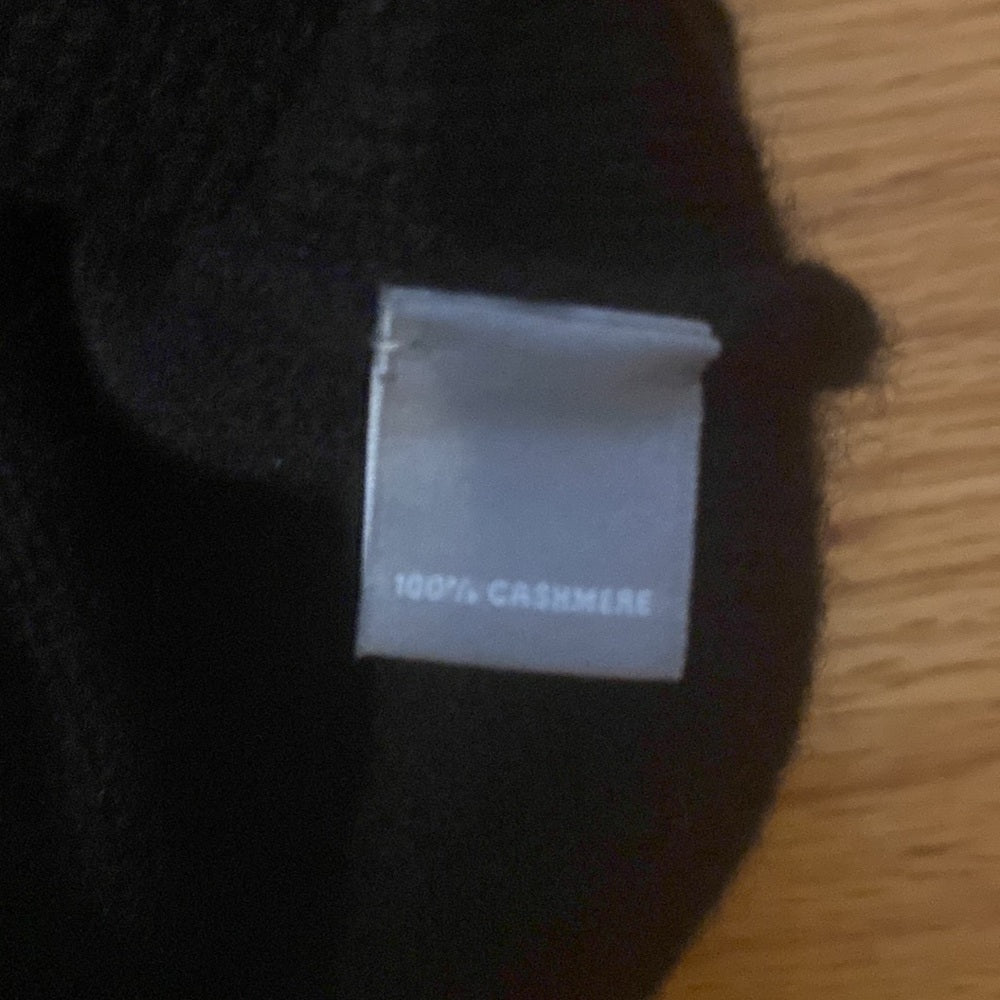 WOMEN’S Neiman Marcus cashmere collection sweater. Black. Size XS