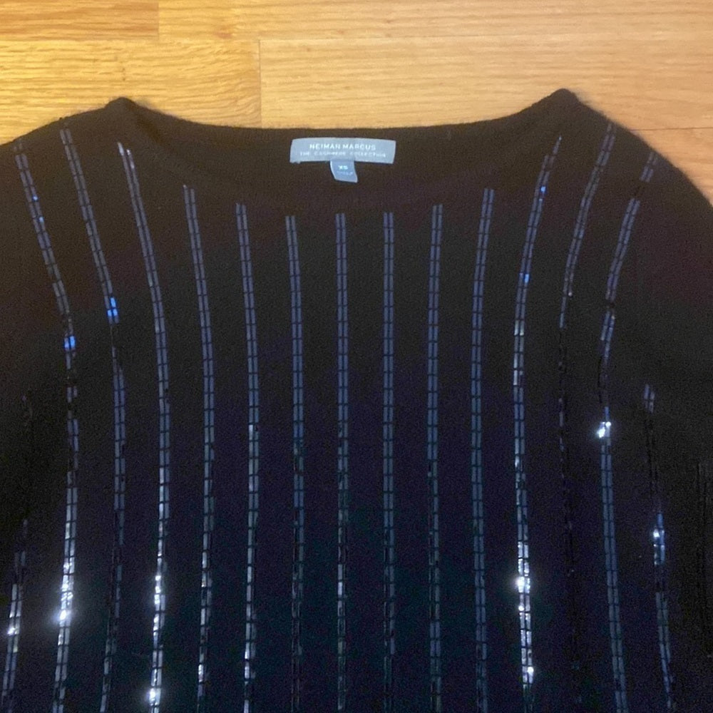 WOMEN’S Neiman Marcus cashmere collection sweater. Black. Size XS