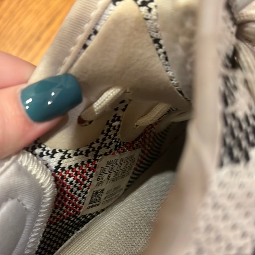 Yeezy Boost 350 Sneakers Size 6.5