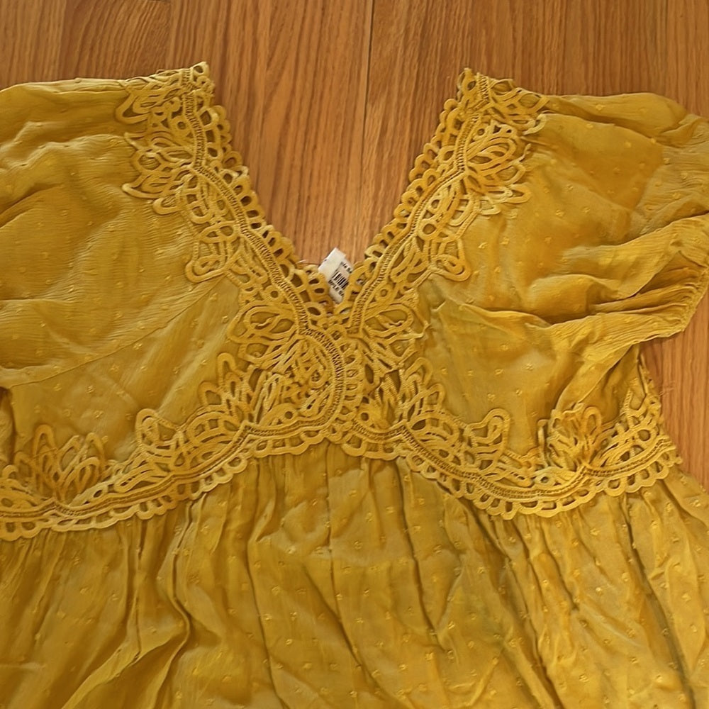 NWT Women’s Yellow Top Size 1X