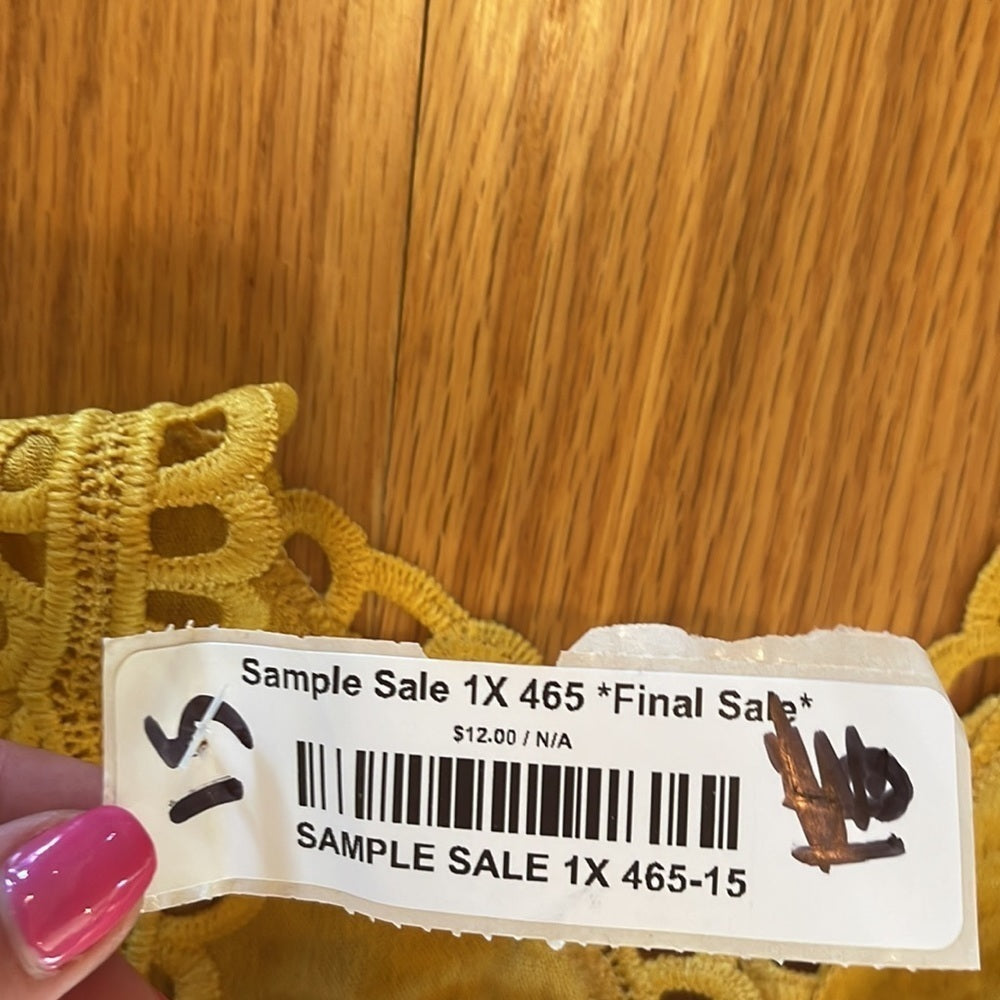 NWT Women’s Yellow Top Size 1X