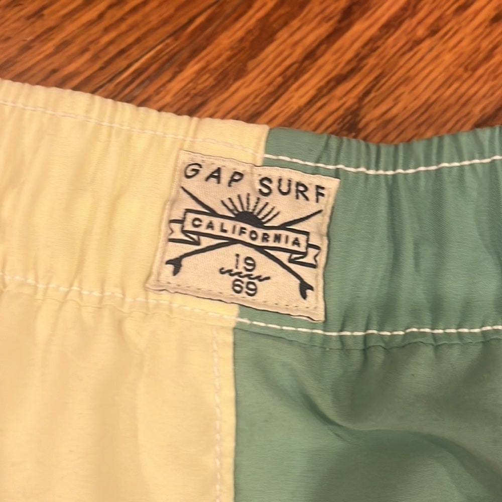 GAP Kids Boy’s Swim Trunks Size S (6-7)