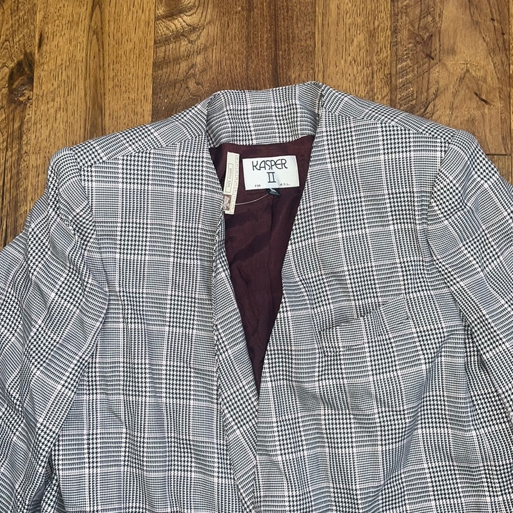 NWT Kasper II Woman’s Grey and Black Blazer Size 18