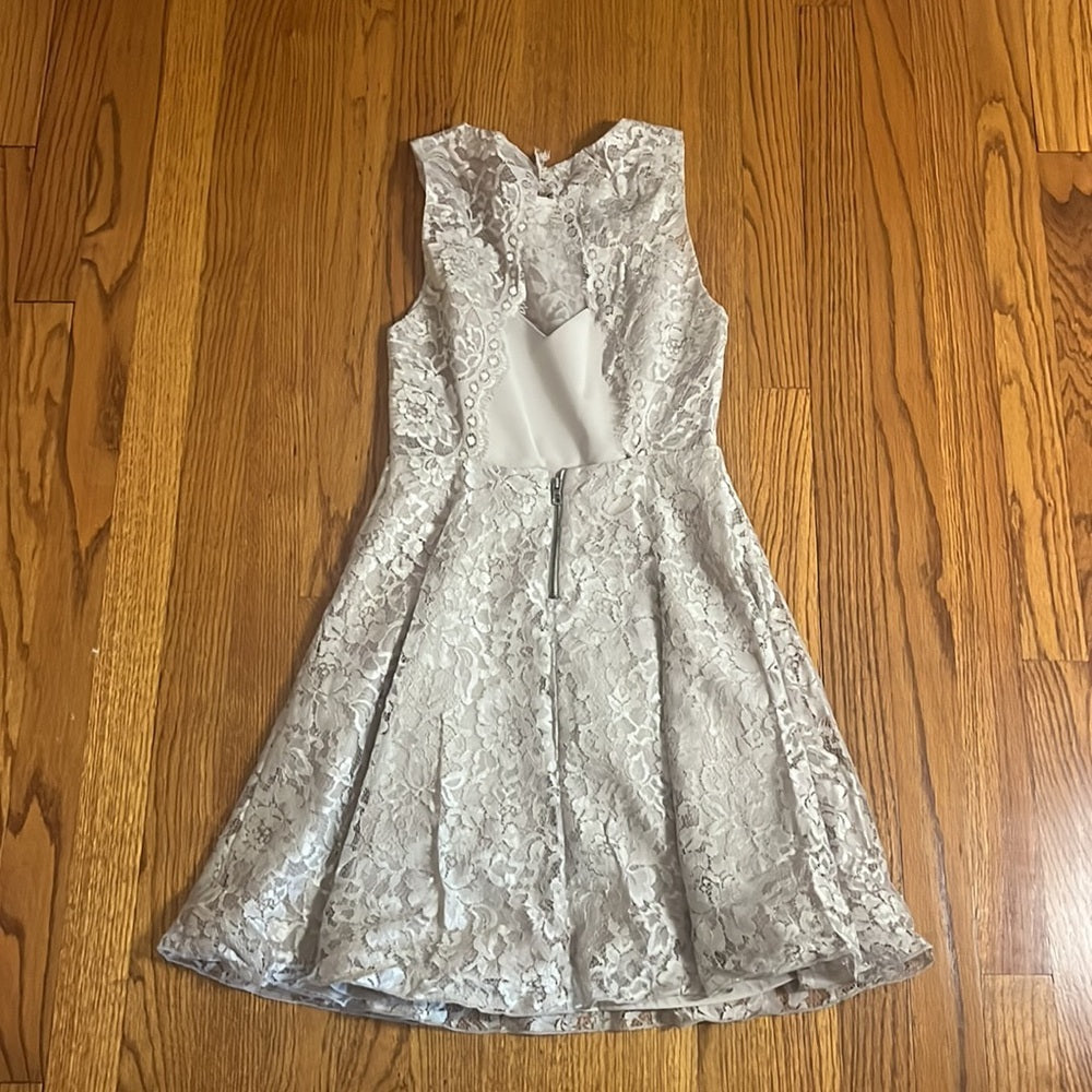 NWT Alice + Olivia Woman’s Natalia Open-Back Lace A-Line Taupe Lace Dress Size 0