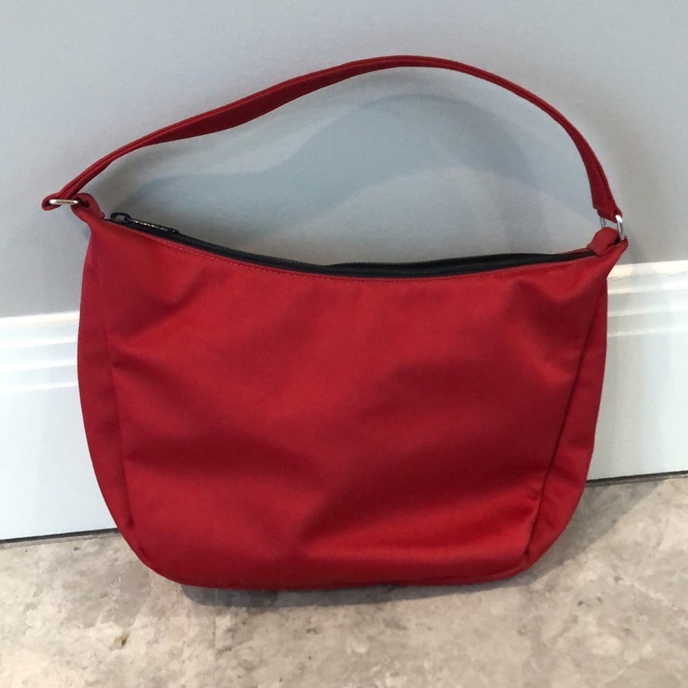 Kate Spade Red Moon Bag Zipper Closure