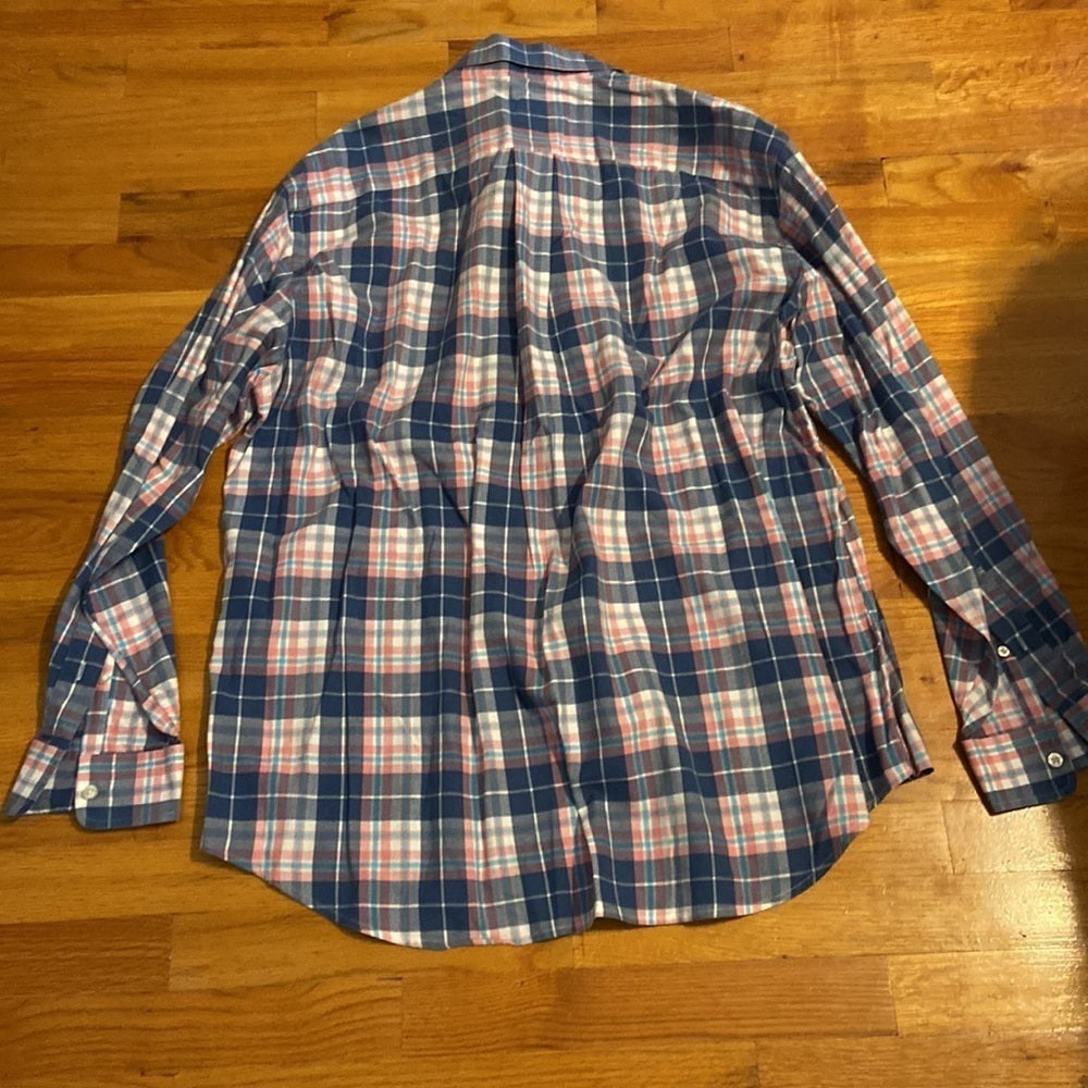 Men’s Vineyard Vines button down shirt. Blue and Pink. Size L