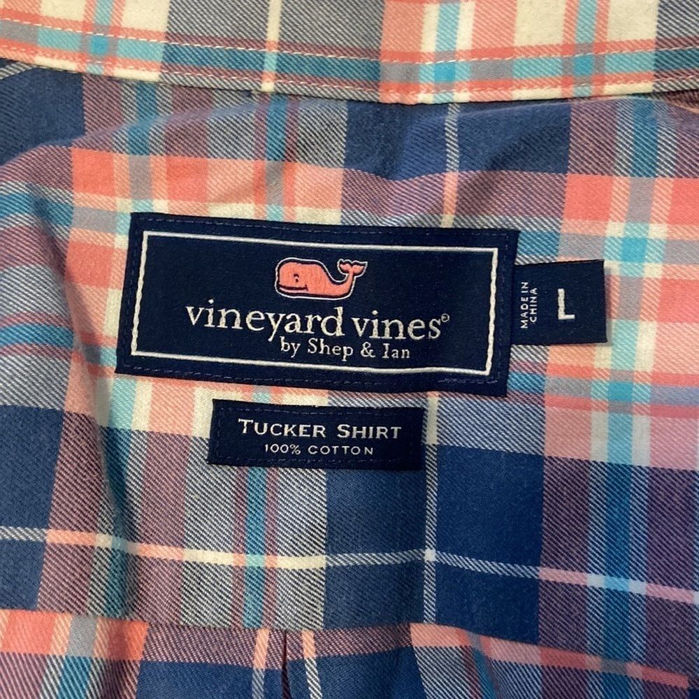 Men’s Vineyard Vines button down shirt. Blue and Pink. Size L