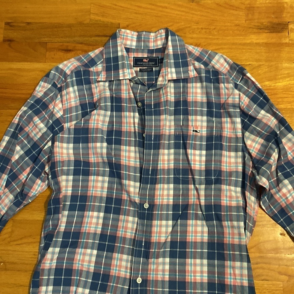 Men’s Vineyard Vines button down shirt. Blue and Pink. Size L