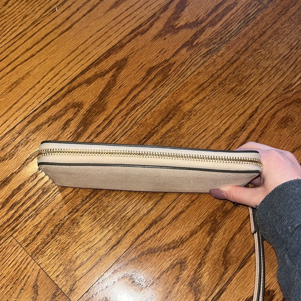 Tory Burch Woman’s Light Pink Wallet and Card Case