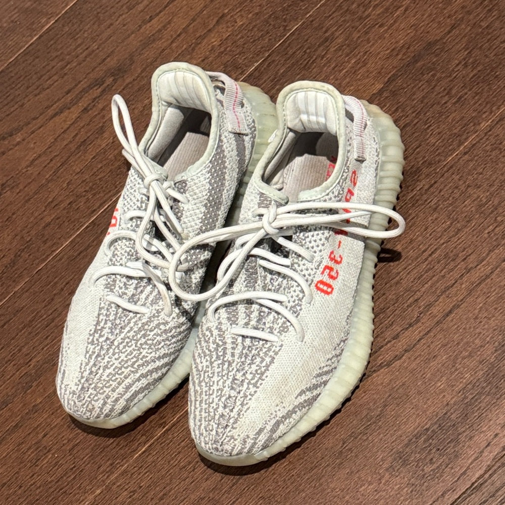 Yeezy Adults Sneakers in Light Gray and Red Size 8.5