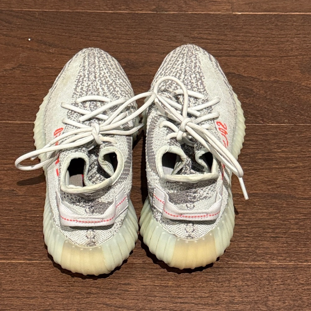 Yeezy Adults Sneakers in Light Gray and Red Size 8.5