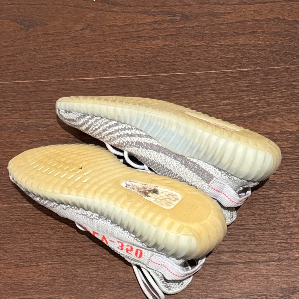 Yeezy Adults Sneakers in Light Gray and Red Size 8.5