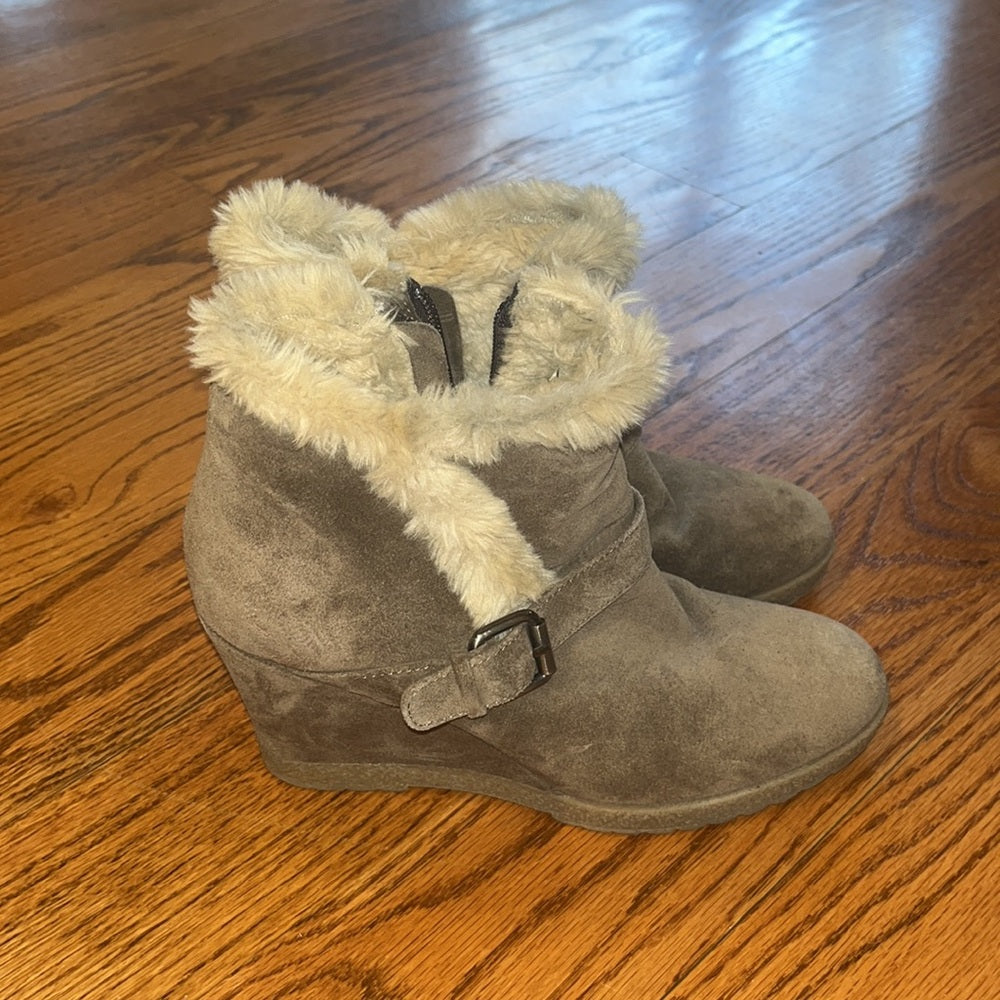 Aquatalia Woman’s Taupe Fur Lined Wedge Booties Size 8