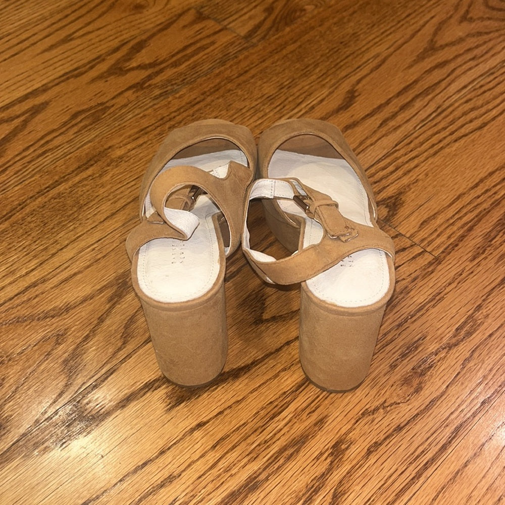 Barney’s New York Woman’s Tan Heels Size 9B