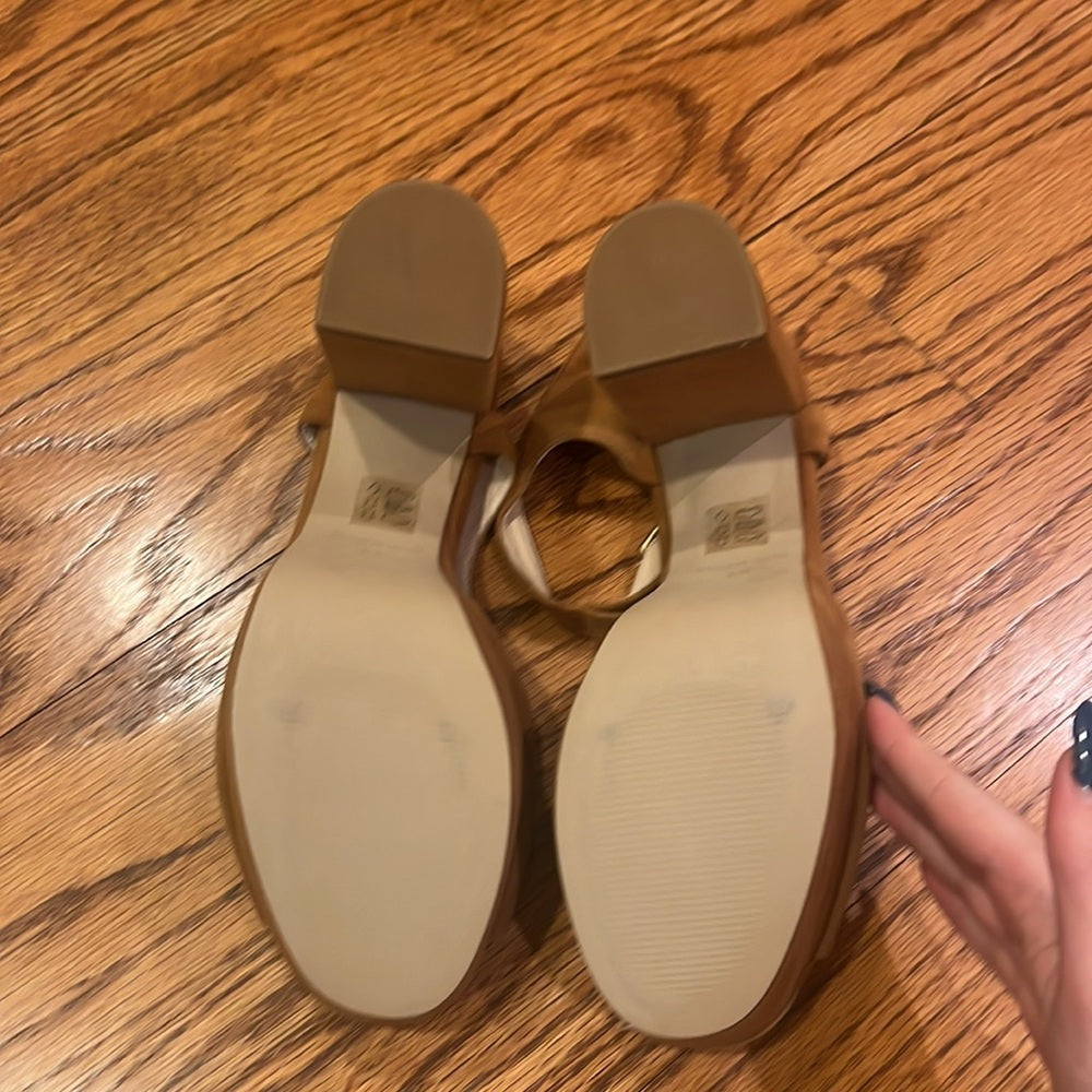 Barney’s New York Woman’s Tan Heels Size 9B