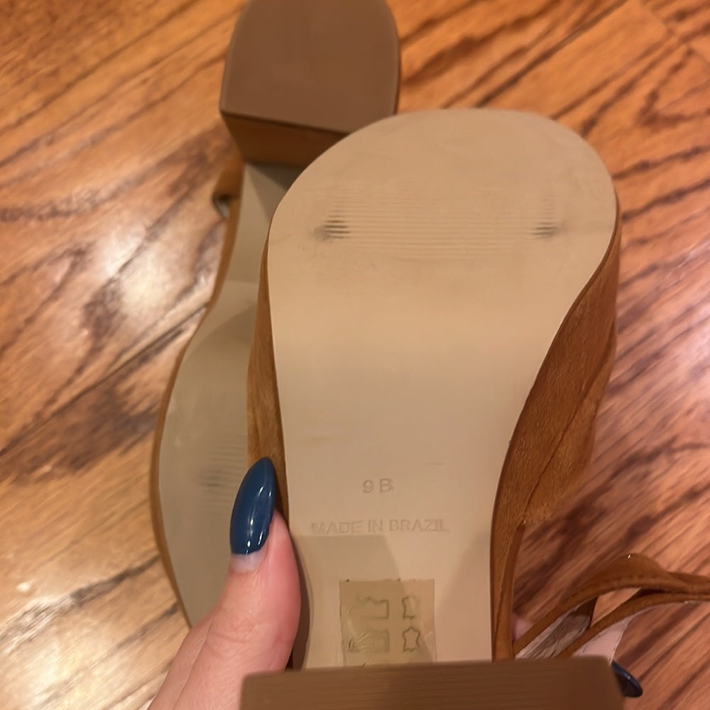 Barney’s New York Woman’s Tan Heels Size 9B