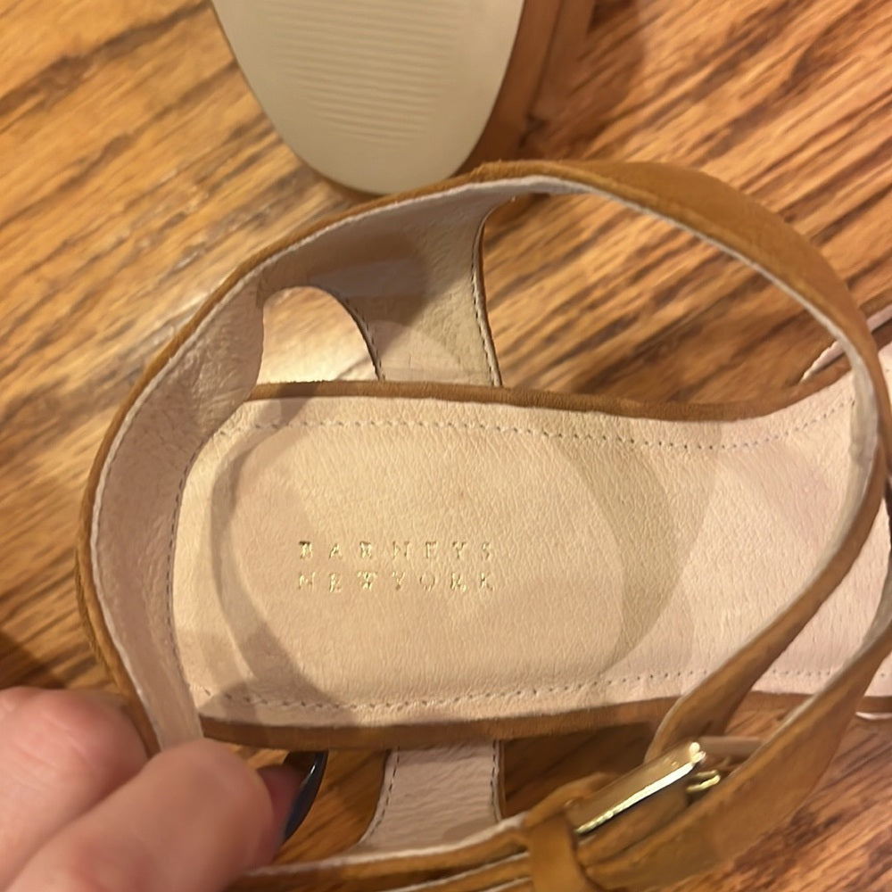 Barney’s New York Woman’s Tan Heels Size 9B