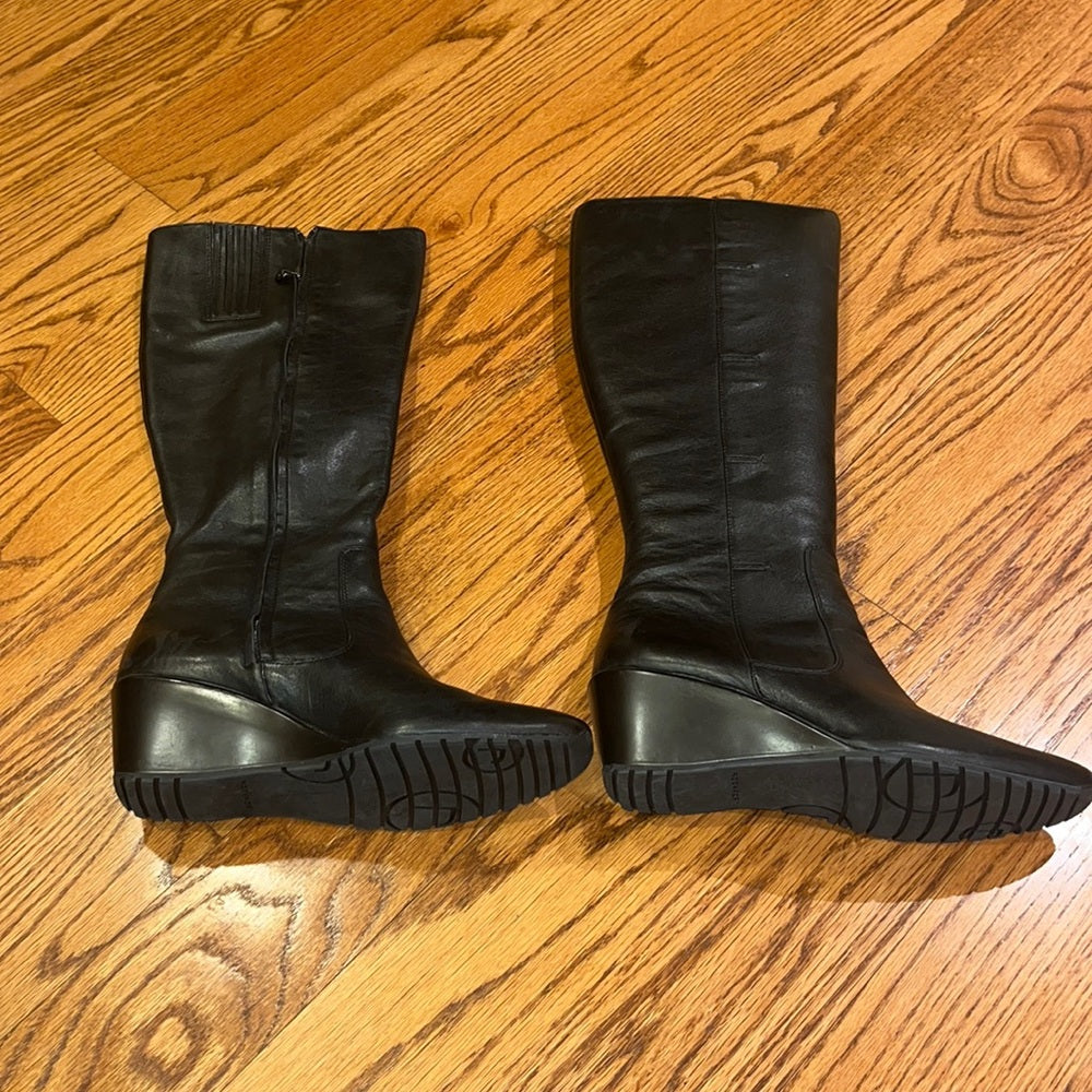 Rockport Woman’s Black Boots Size 9