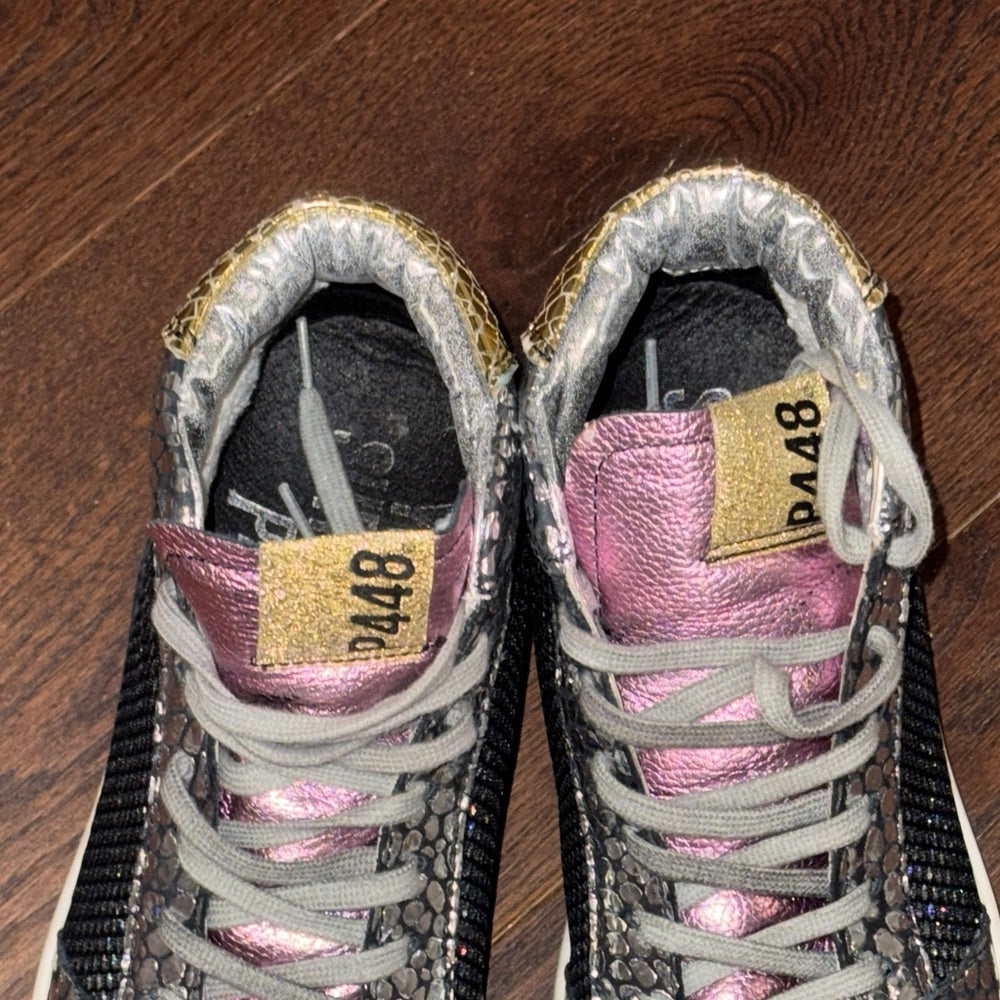 P448 Women’s Sneakers with Metallic Accents Size 38/8
