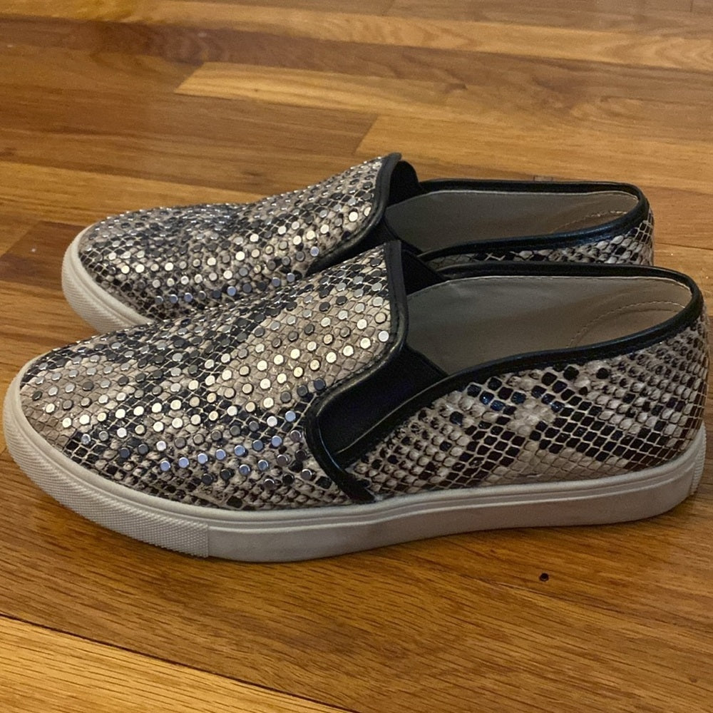 Steve Madden Women’s Snake Skin Studded Slip On Shoes Size 7.5
