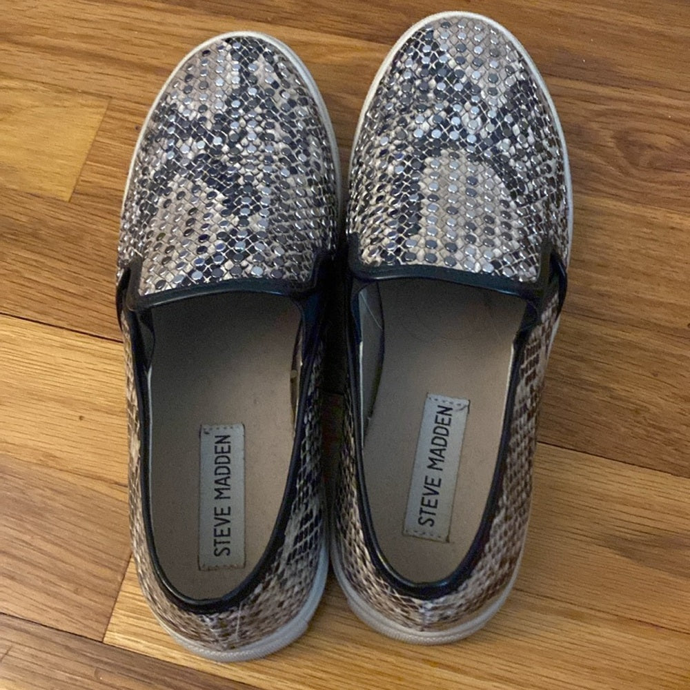 Steve Madden Women’s Snake Skin Studded Slip On Shoes Size 7.5