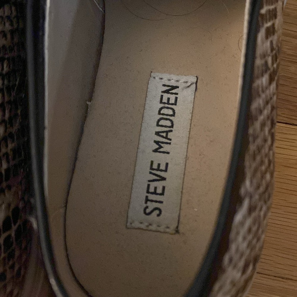 Steve Madden Women’s Snake Skin Studded Slip On Shoes Size 7.5