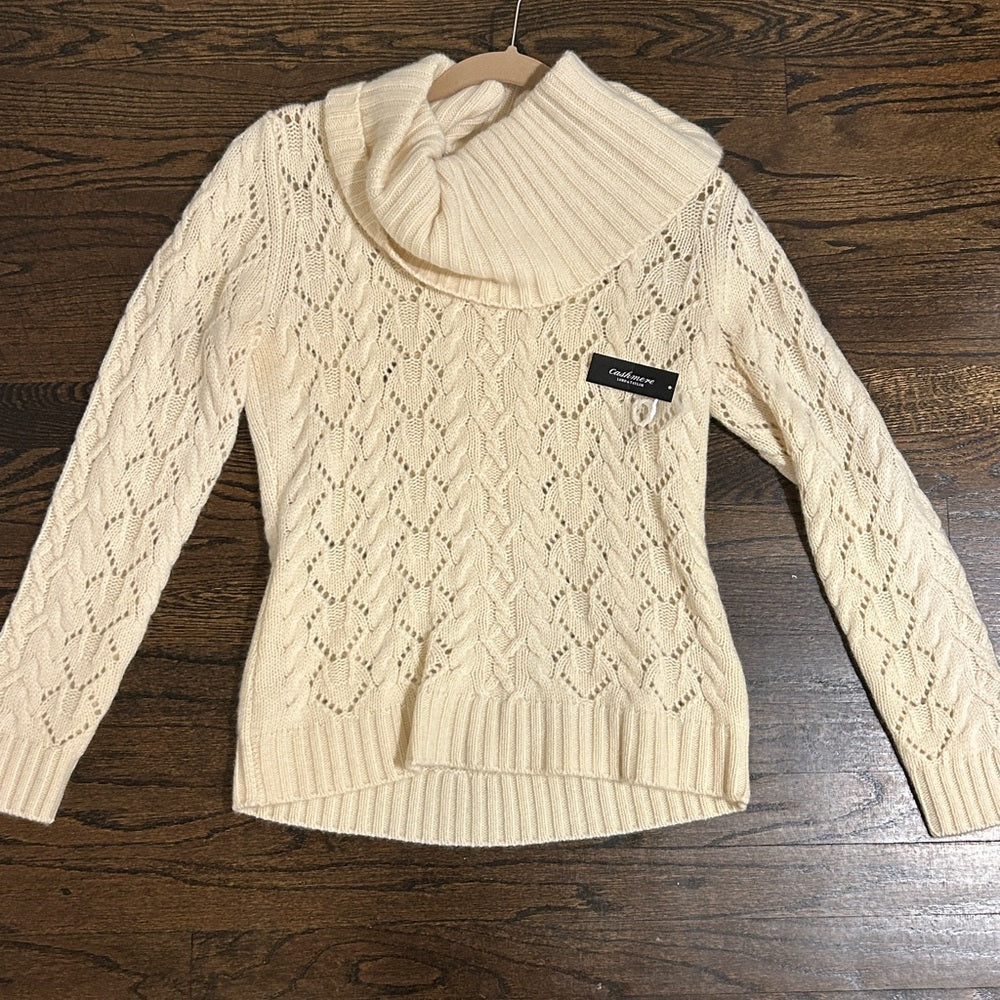 NWT Lord & Taylor Women’s Cashmere Cream Women's Sweater Size Medium