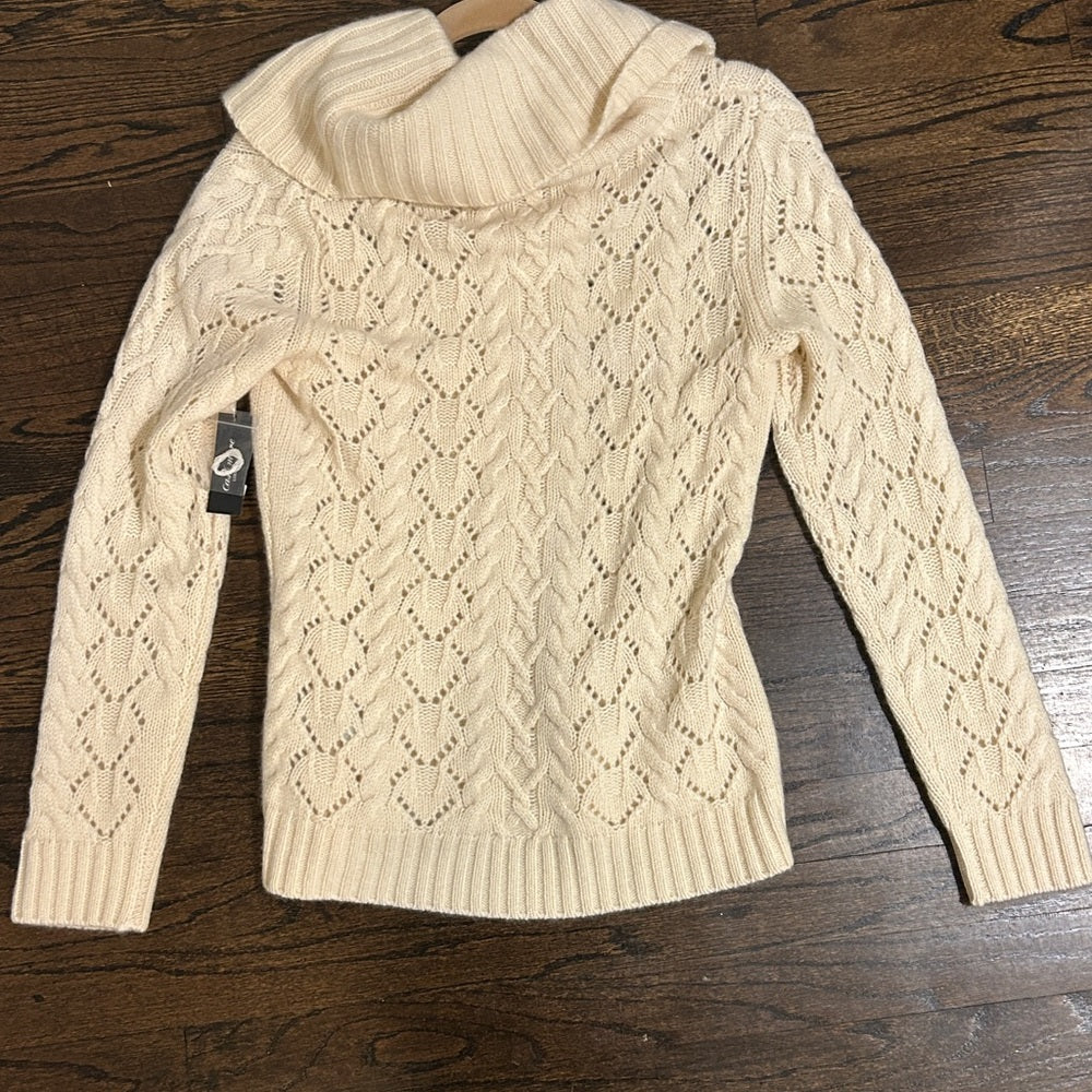 NWT Lord & Taylor Women’s Cashmere Cream Women's Sweater Size Medium