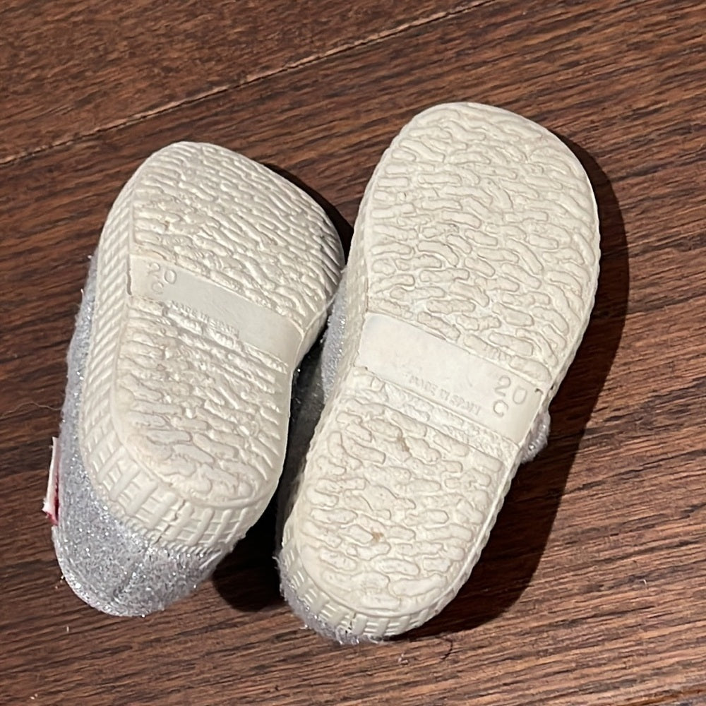 Cienta Silver Mary Jane Baby Shoes Size 5