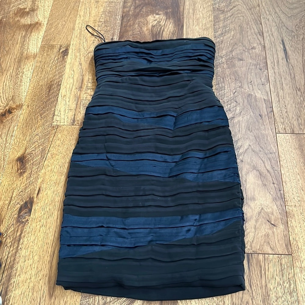 Alice + Olivia Woman’s Blue and Black Strapless Dress Size 4