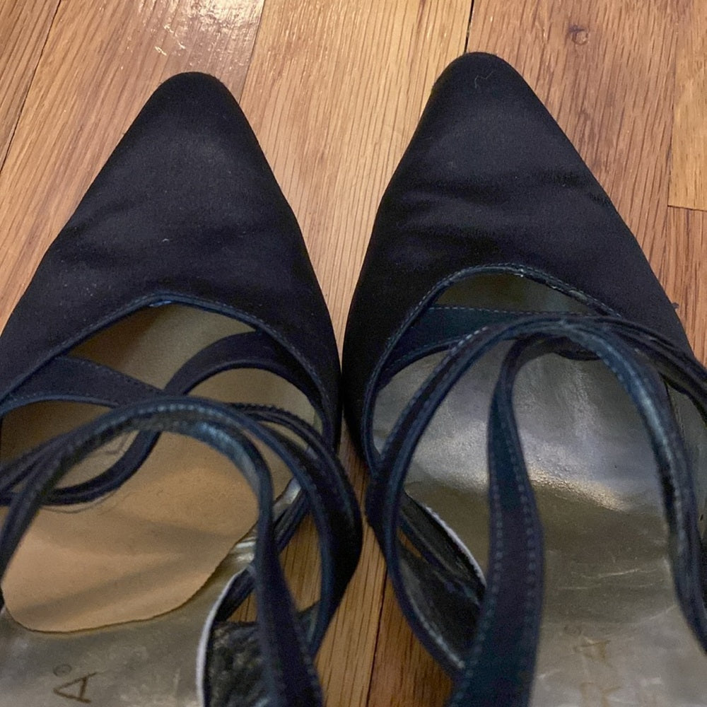 Petra Women’s Black Pointed Toe Heels Size 7