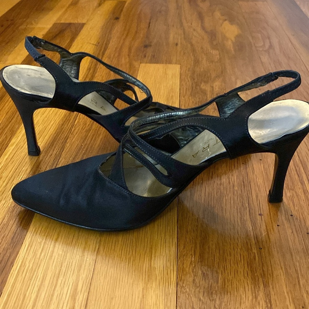 Petra Women’s Black Pointed Toe Heels Size 7