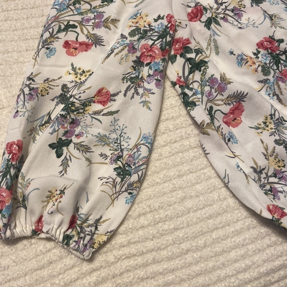 WOMEN’S We’re All Pretty Girls top. White with floral. Size M