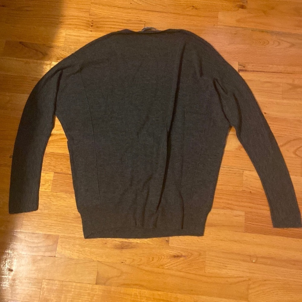 Women’s Vince long sleeved top. Grey. Size XXS