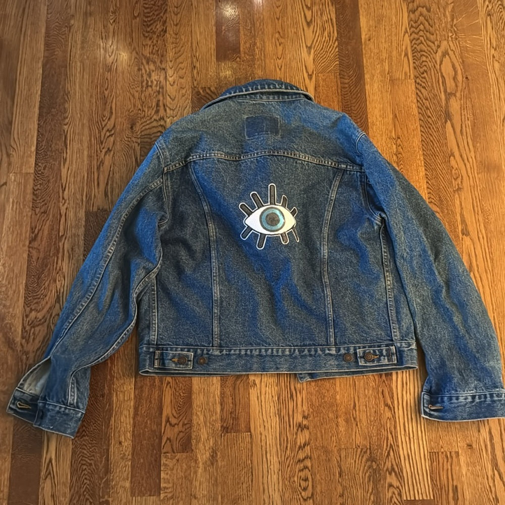 Gap Denim Women’s Classic Denim Jacket with Eye Design Size Medium