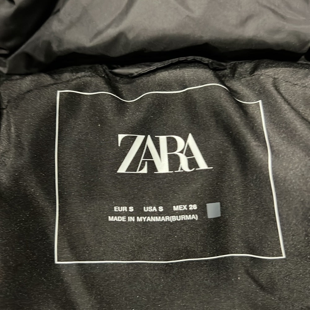 Zara Women’s Black Puffer Jacket Size Small