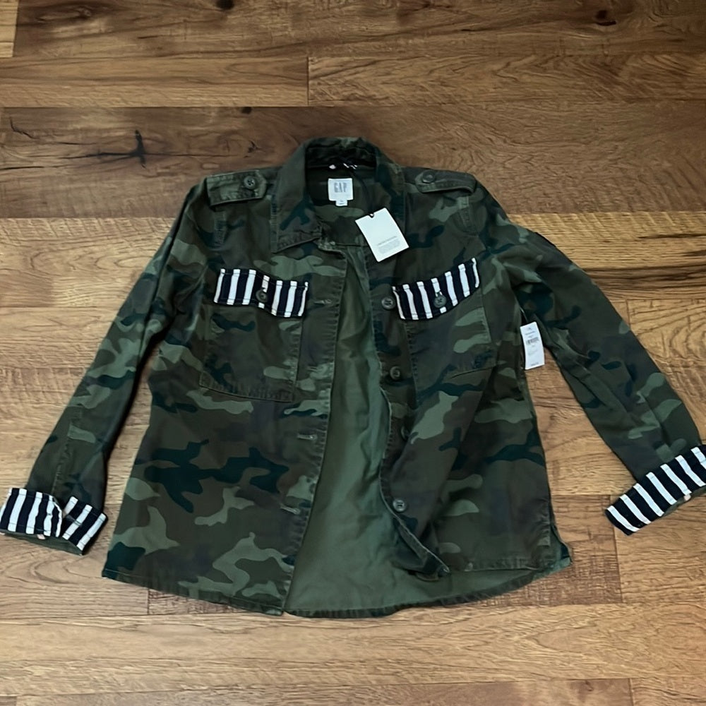 NWT Gap Women’s Camo Denim Jacket with Black and White Accents Size XS