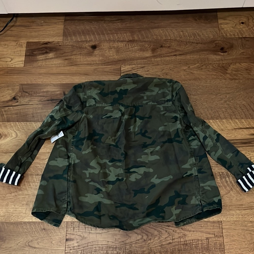 NWT Gap Women’s Camo Denim Jacket with Black and White Accents Size XS
