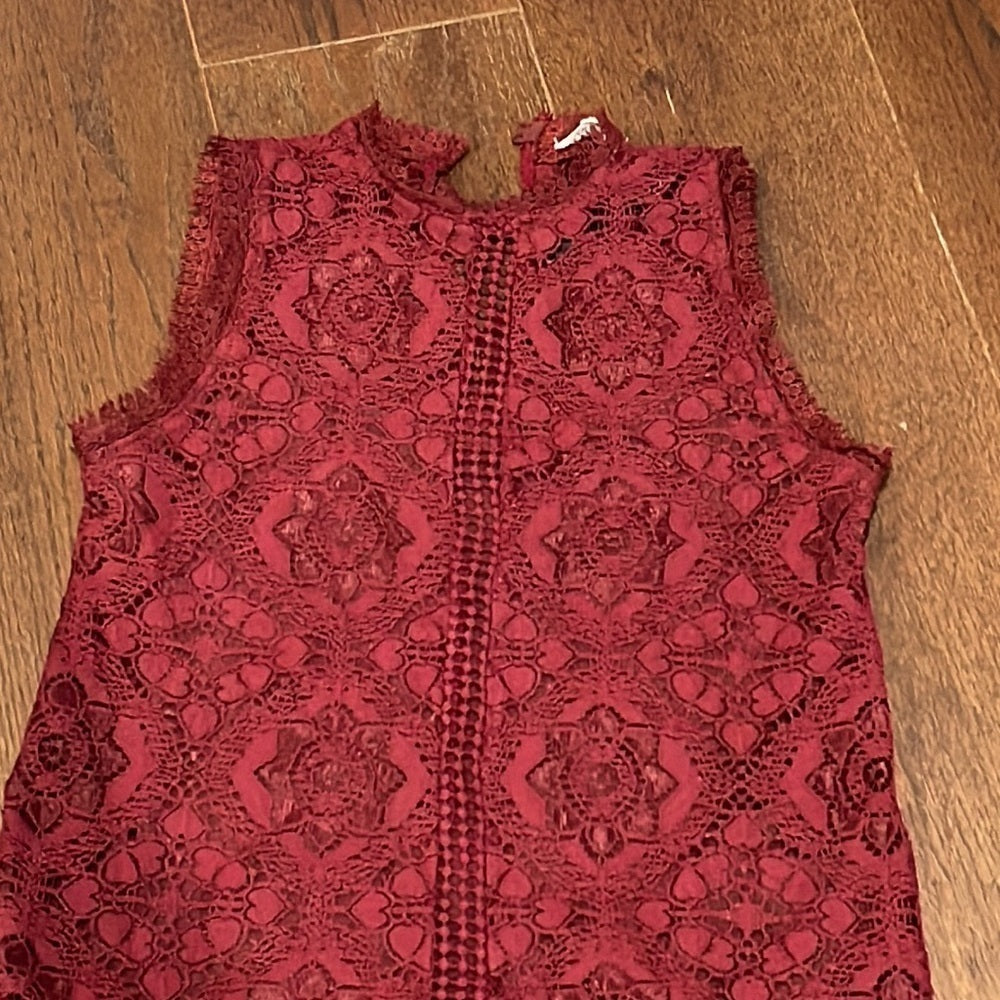 NWT BB Dakota Maroon Lace Sleeveless Top Size Small