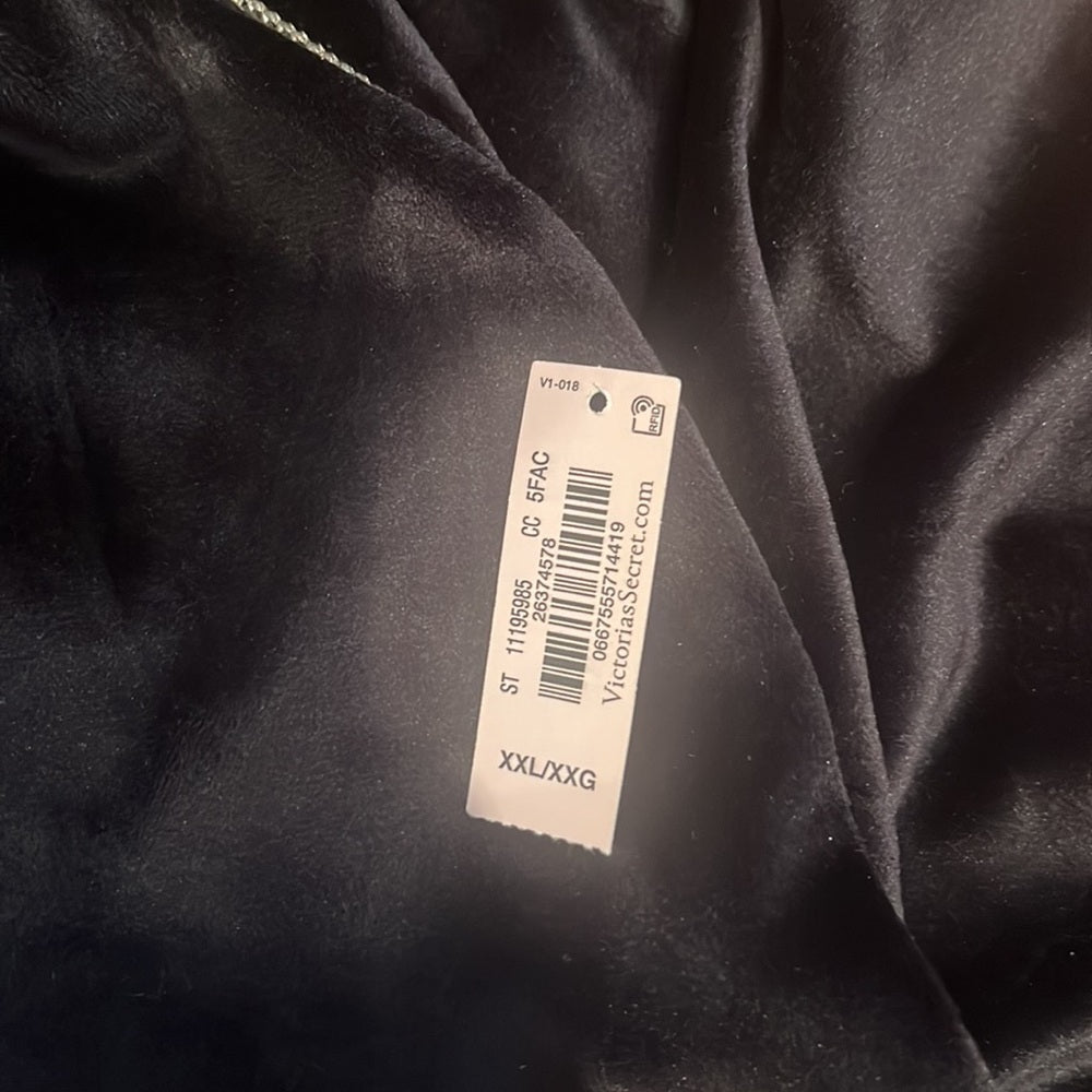 NWT Victoria’s Secret Woman’s Black Velvet Zip Up Size XXL