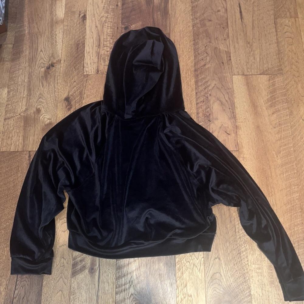 NWT Victoria’s Secret Woman’s Black Velvet Zip Up Size XXL