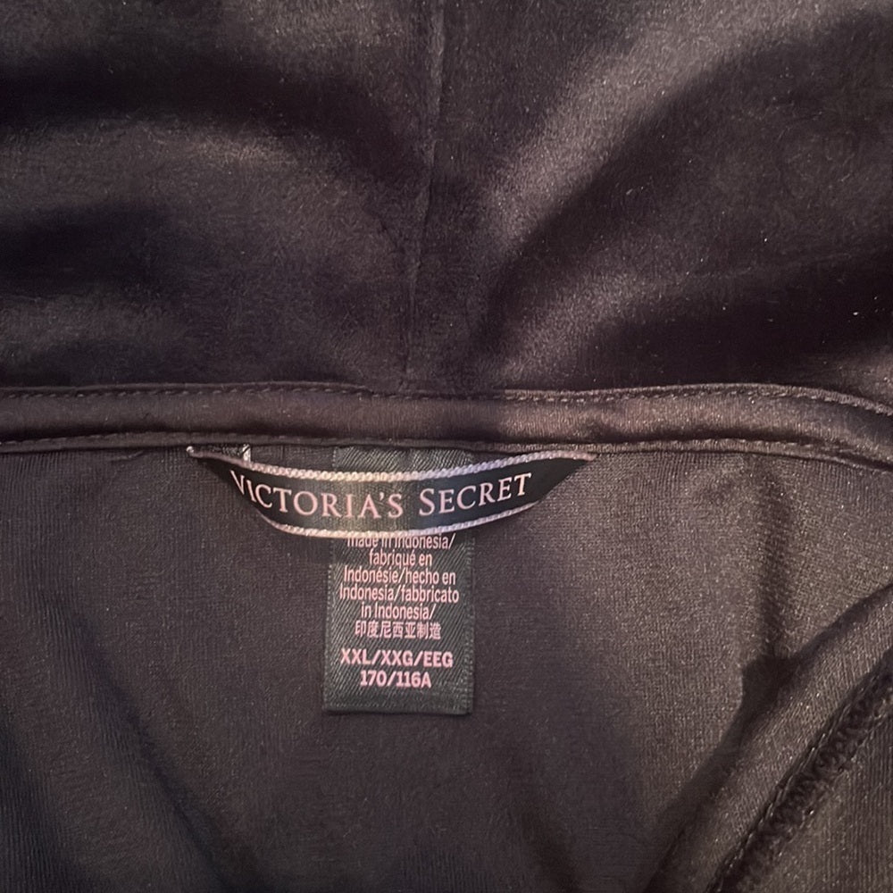 NWT Victoria’s Secret Woman’s Black Velvet Zip Up Size XXL