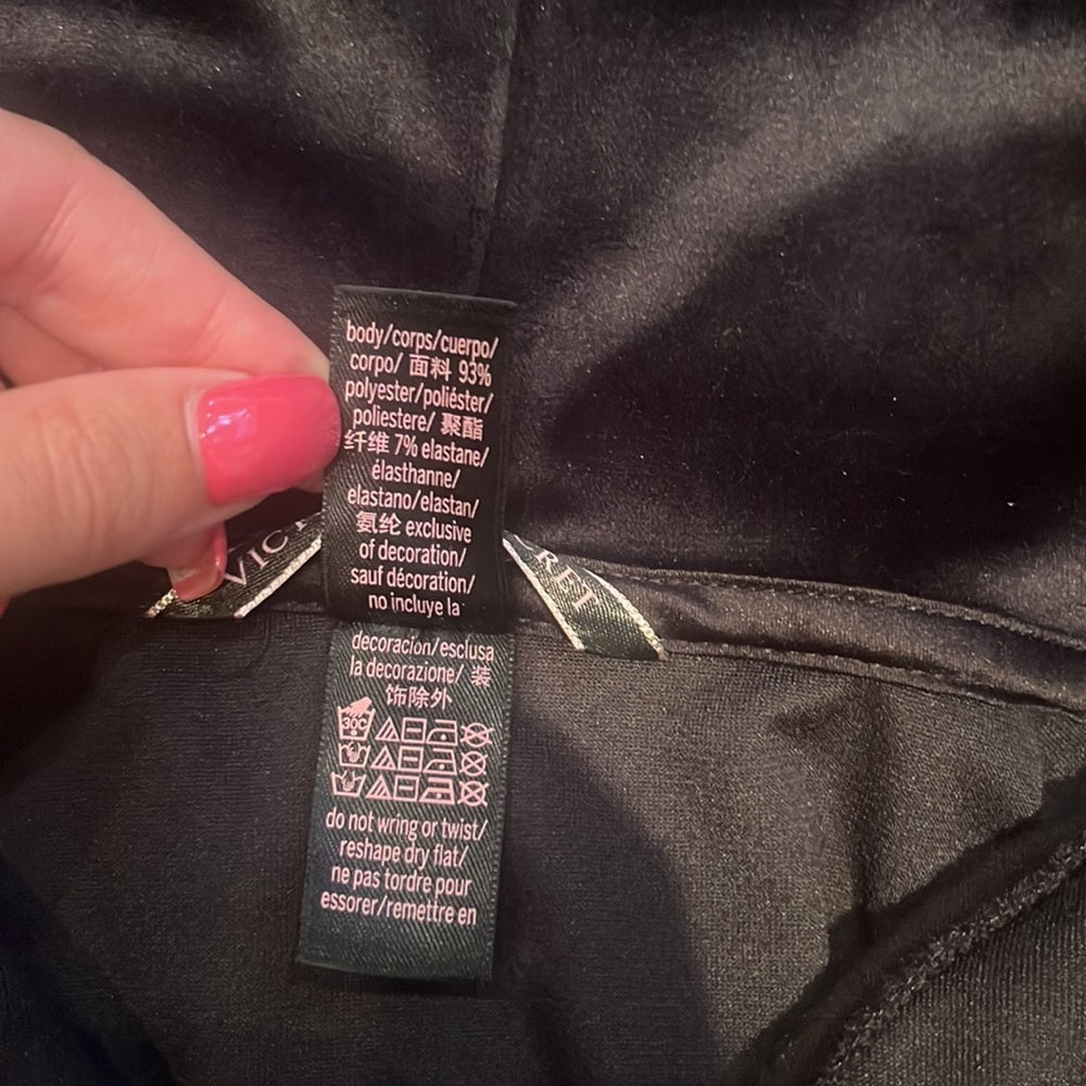 NWT Victoria’s Secret Woman’s Black Velvet Zip Up Size XXL