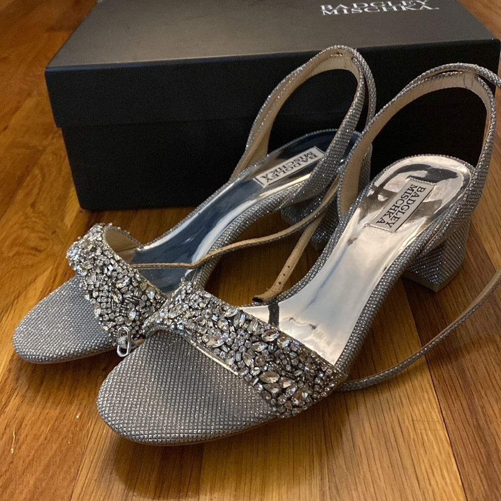 Badgley Mischka Women’s Silver Sparkly Heels Size 6