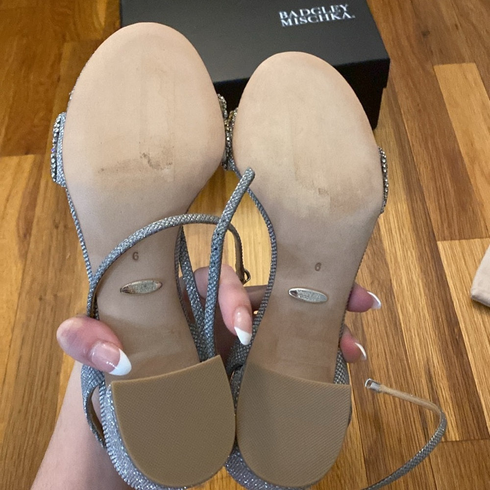 Badgley Mischka Women’s Silver Sparkly Heels Size 6