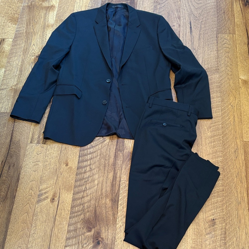 Hugo Boss Men’s Black Super 100 Suit 42L