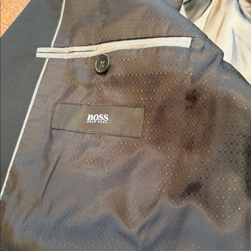 Hugo Boss Men’s Black Super 100 Suit 42L