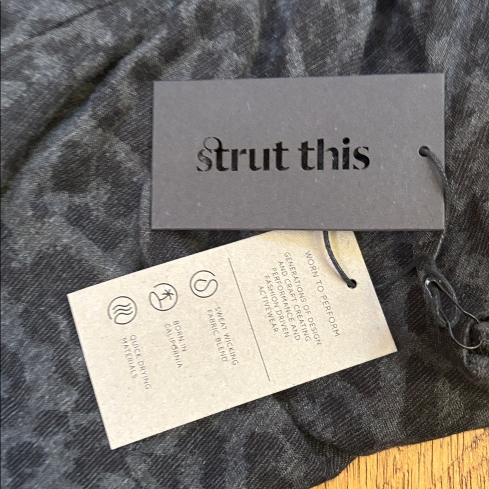 NWT Strut This Woman’s Black Leopard Tee One Size