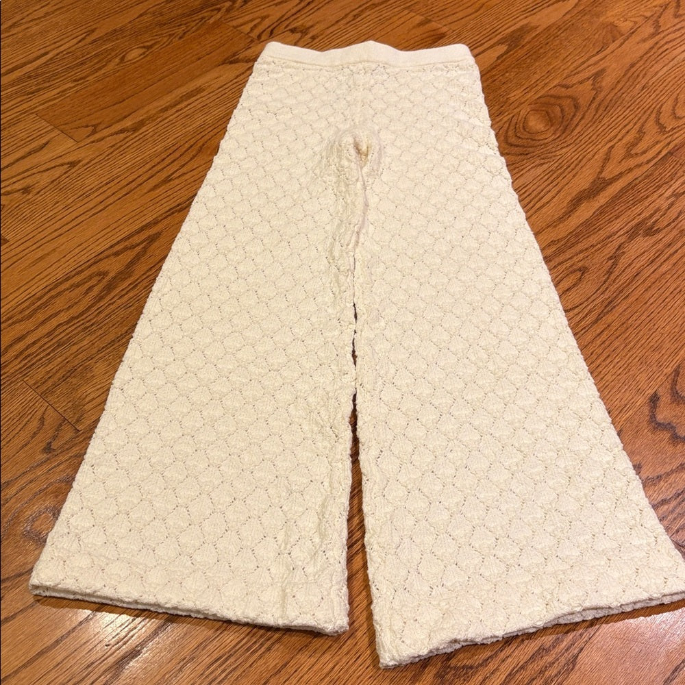 NWT MNG Woman’s White Sweater Pants Size XS
