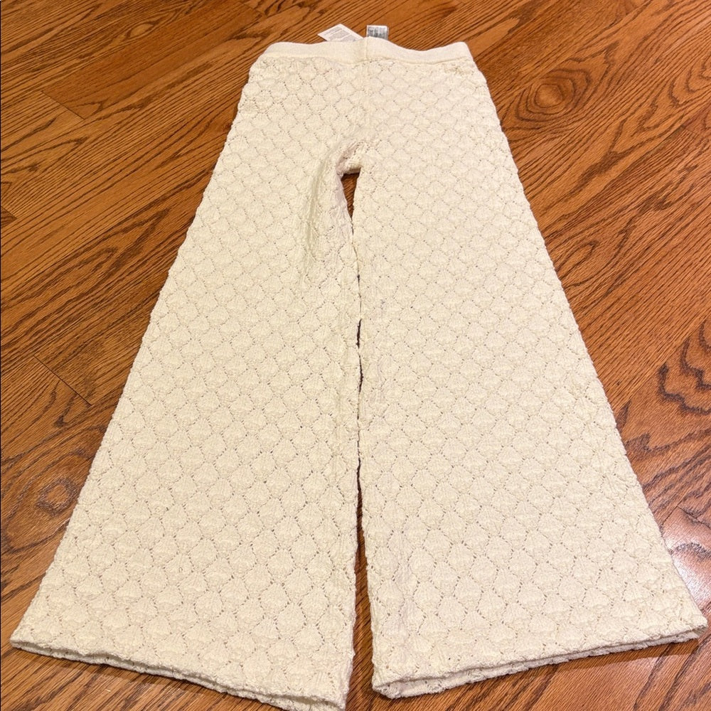 NWT MNG Woman’s White Sweater Pants Size XS